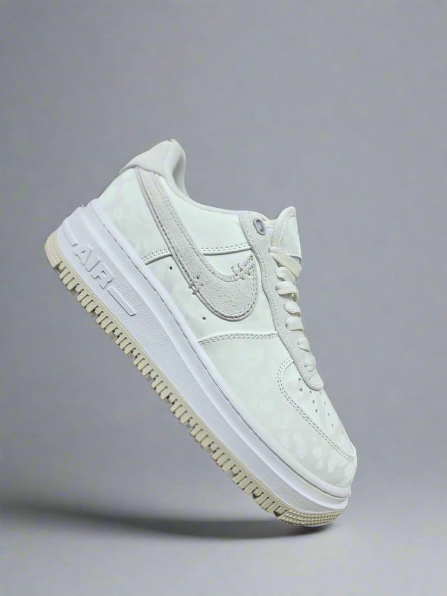 NIKE AIR FORCE 1 LUXE “White” PUFF CITY