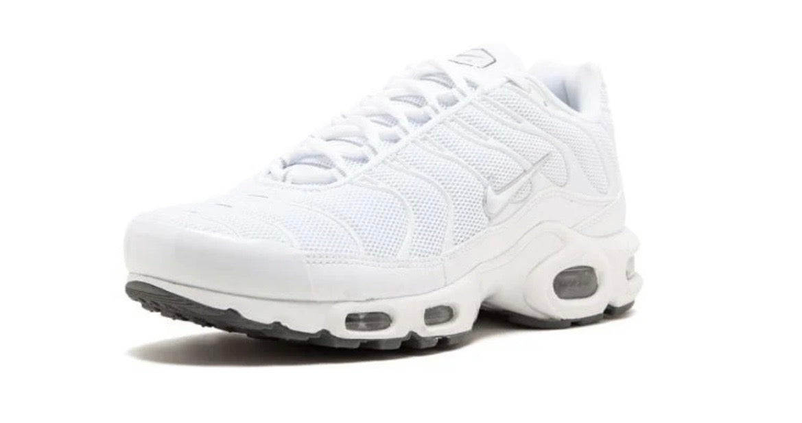 NIKE AIR MAX PLUS "TRIPLE
WHITE"