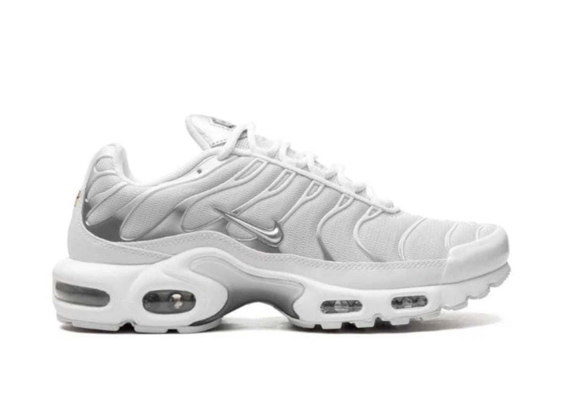 AIR MAX PLUS WOMENS "WHITE / METALLIC SILVER"