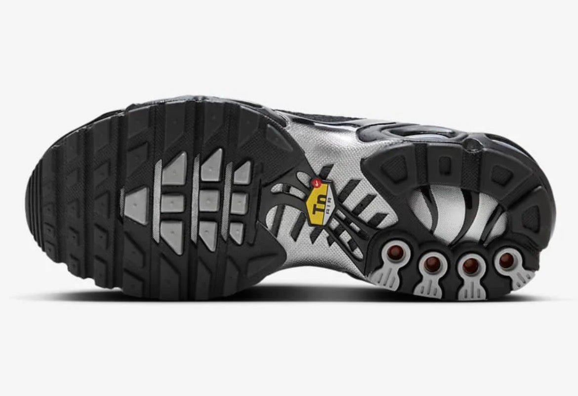 NIKE AIR MAX PLUS