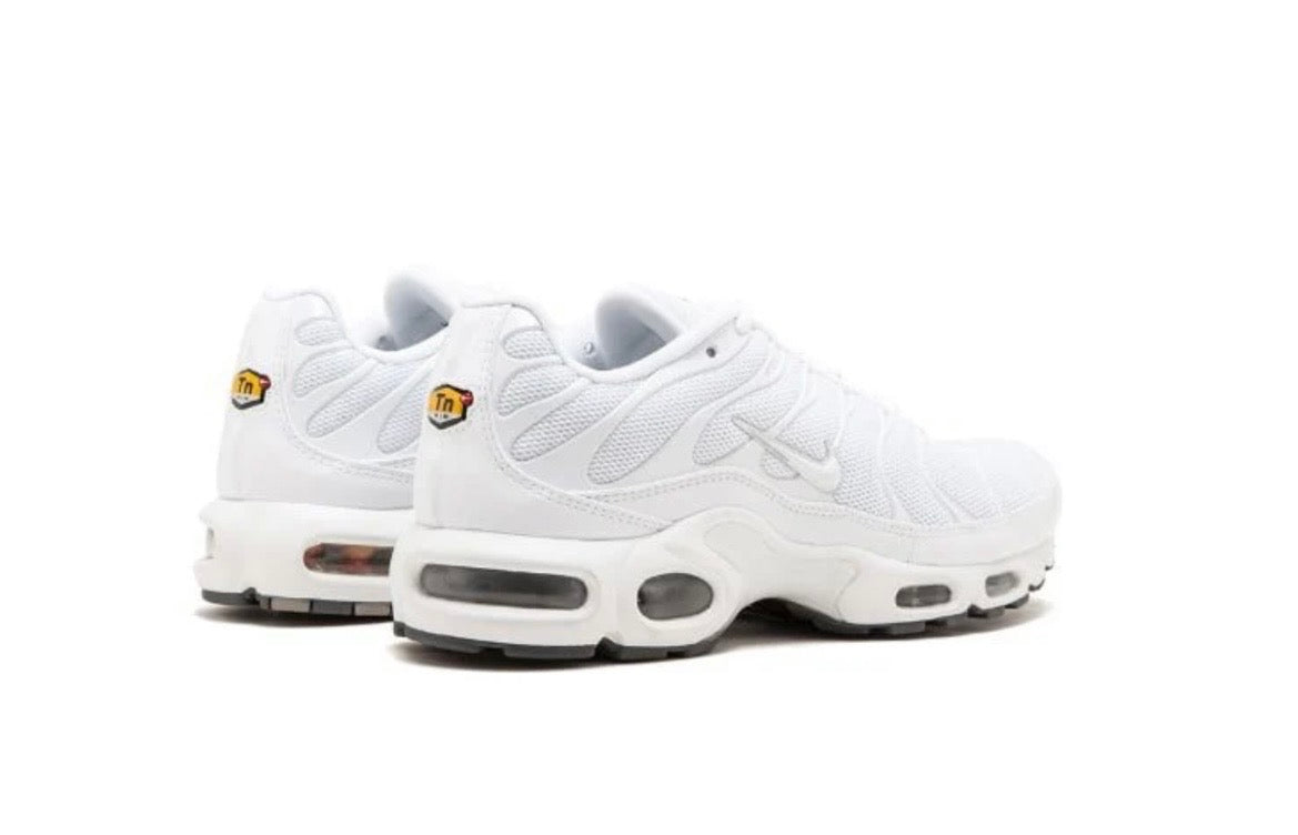 NIKE AIR MAX PLUS "TRIPLE
WHITE"