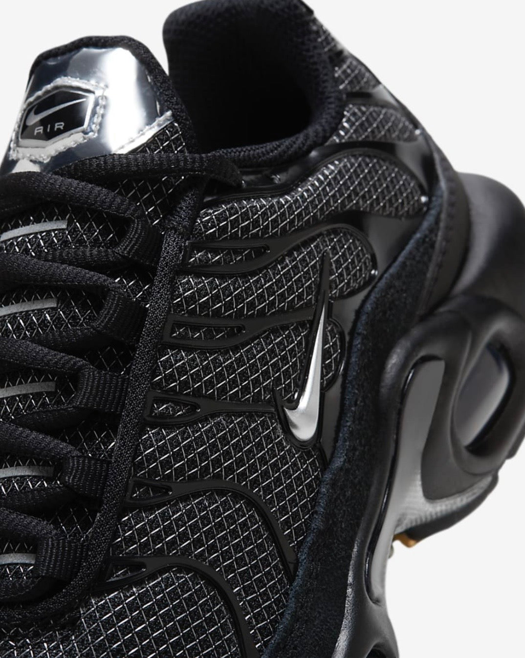 NIKE AIR MAX PLUS