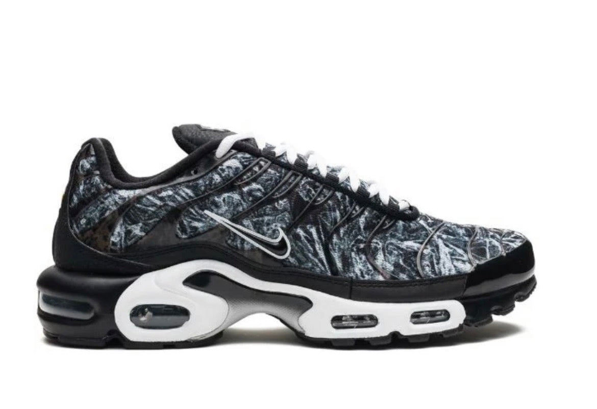 AIR MAX PLUS AMP "SHATTERED
ICE" SNEAKERS