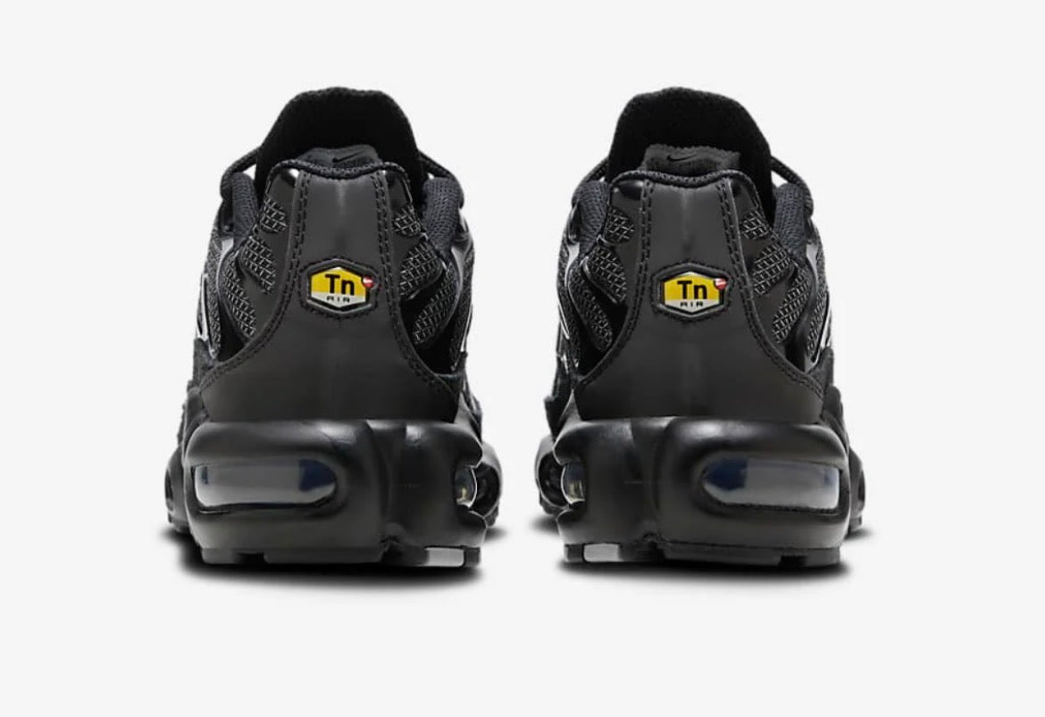 NIKE AIR MAX PLUS