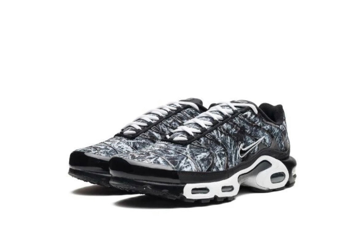 AIR MAX PLUS AMP "SHATTERED
ICE" SNEAKERS
