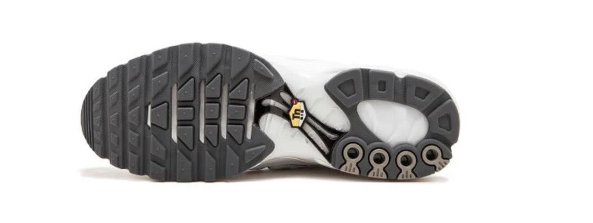 NIKE AIR MAX PLUS "TRIPLE
WHITE"
