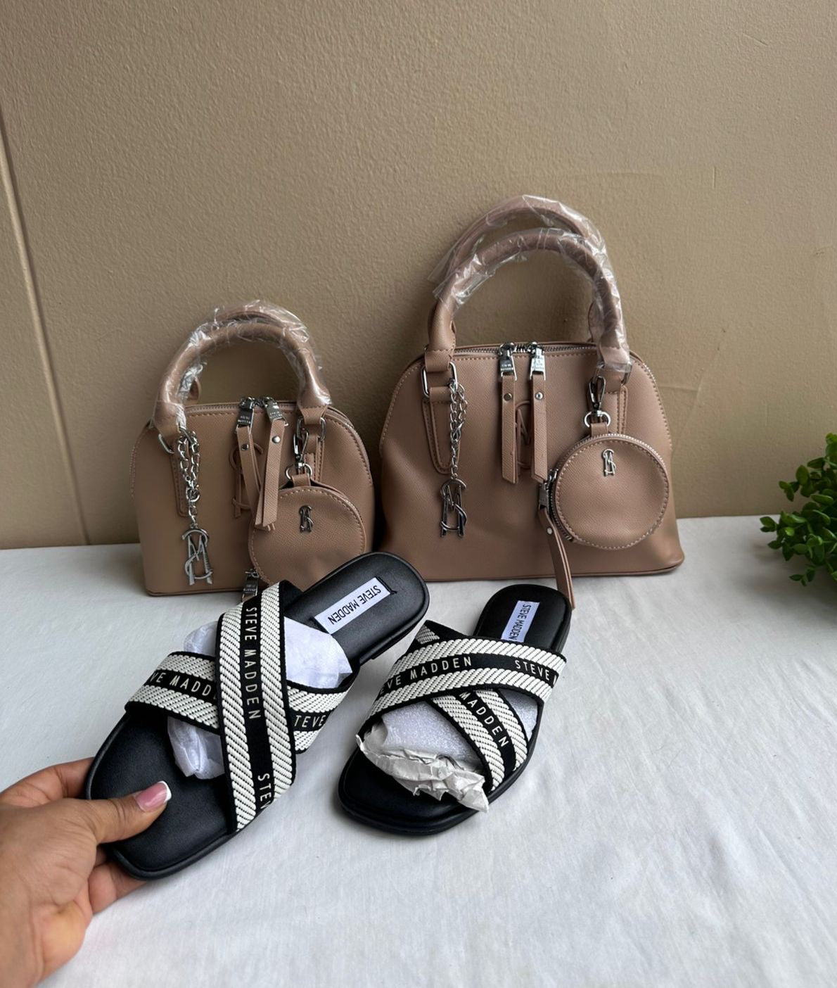 STEVE MADDEN CROSSBODY X TED BAKER SLIDES COMBO