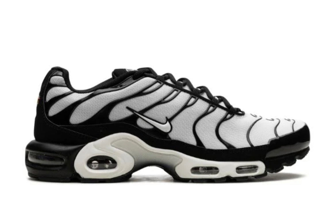 NIKE AIR MAX PLUS "OREO"