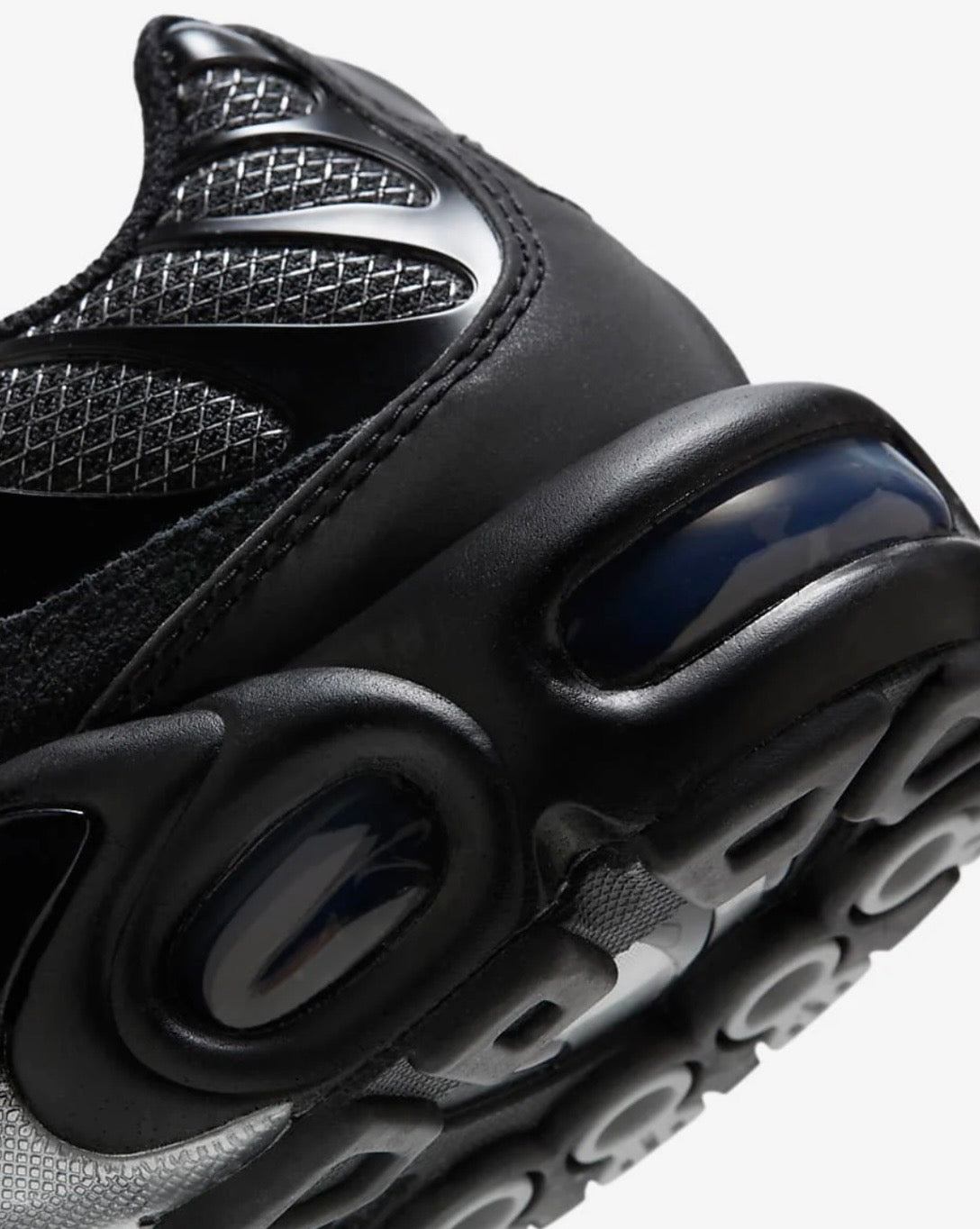 NIKE AIR MAX PLUS